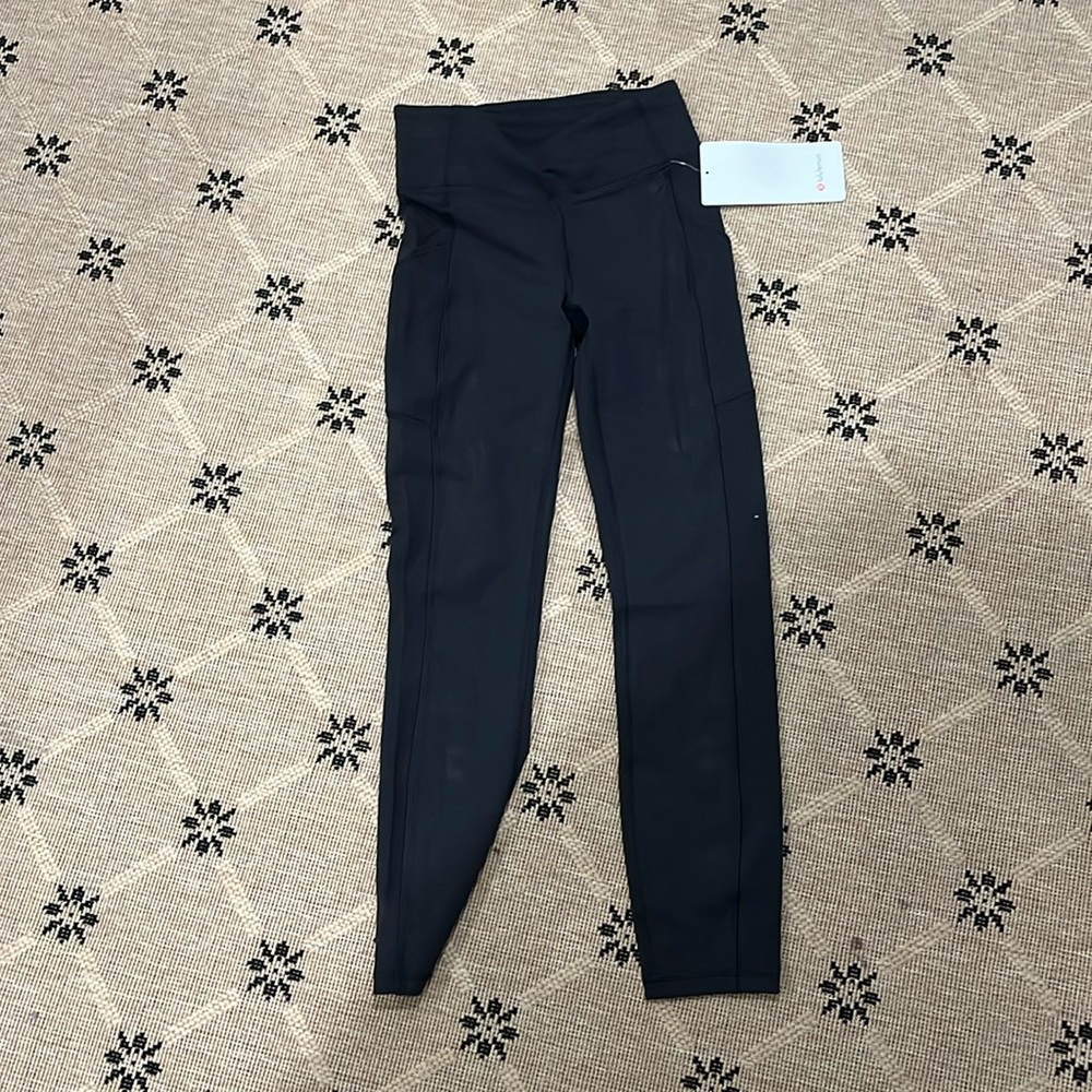 Lululemon invigorate HR Tight 25” size 4.
